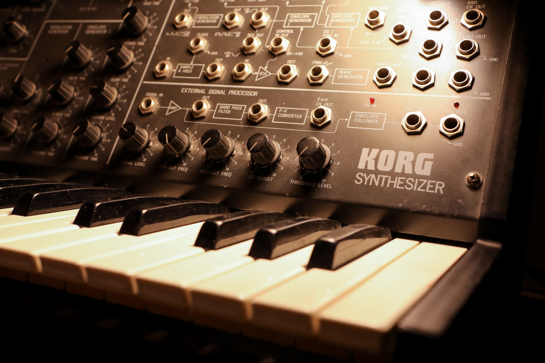 Dark MS20 Korg synthétiseur synth synthesizer semi modulaire modular hardware analog vintage patch patchbay